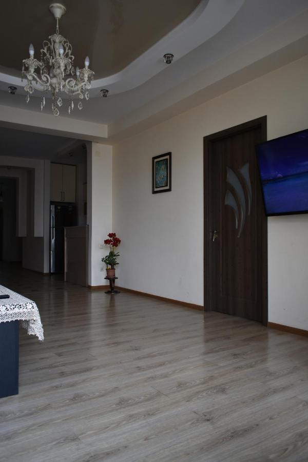 Apartment Ucha With Sea View Batumi Exterior photo