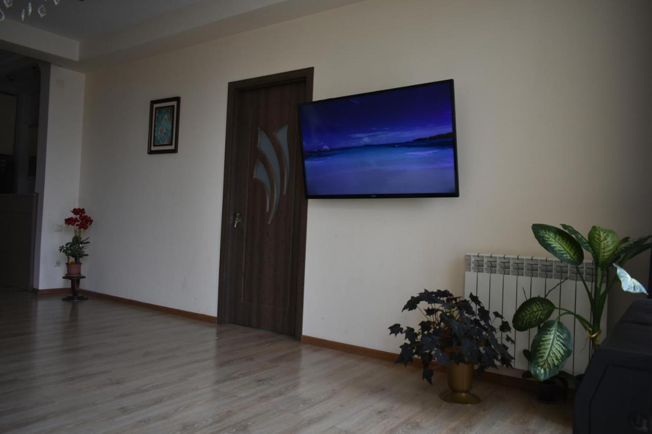 Apartment Ucha With Sea View Batumi Exterior photo